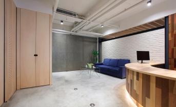 我的行事風(fēng)格就是不呆板！25 年老屋蛻變?yōu)楠?dú)特工業(yè)風(fēng)辦公室 